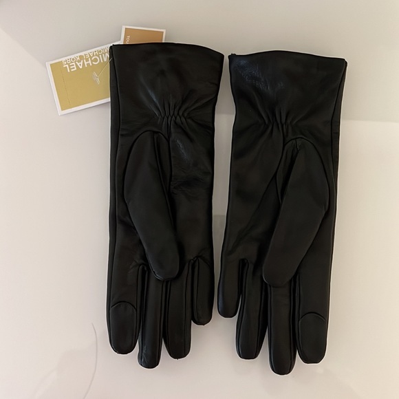 Michael Kors gloves - Picture 6 of 9